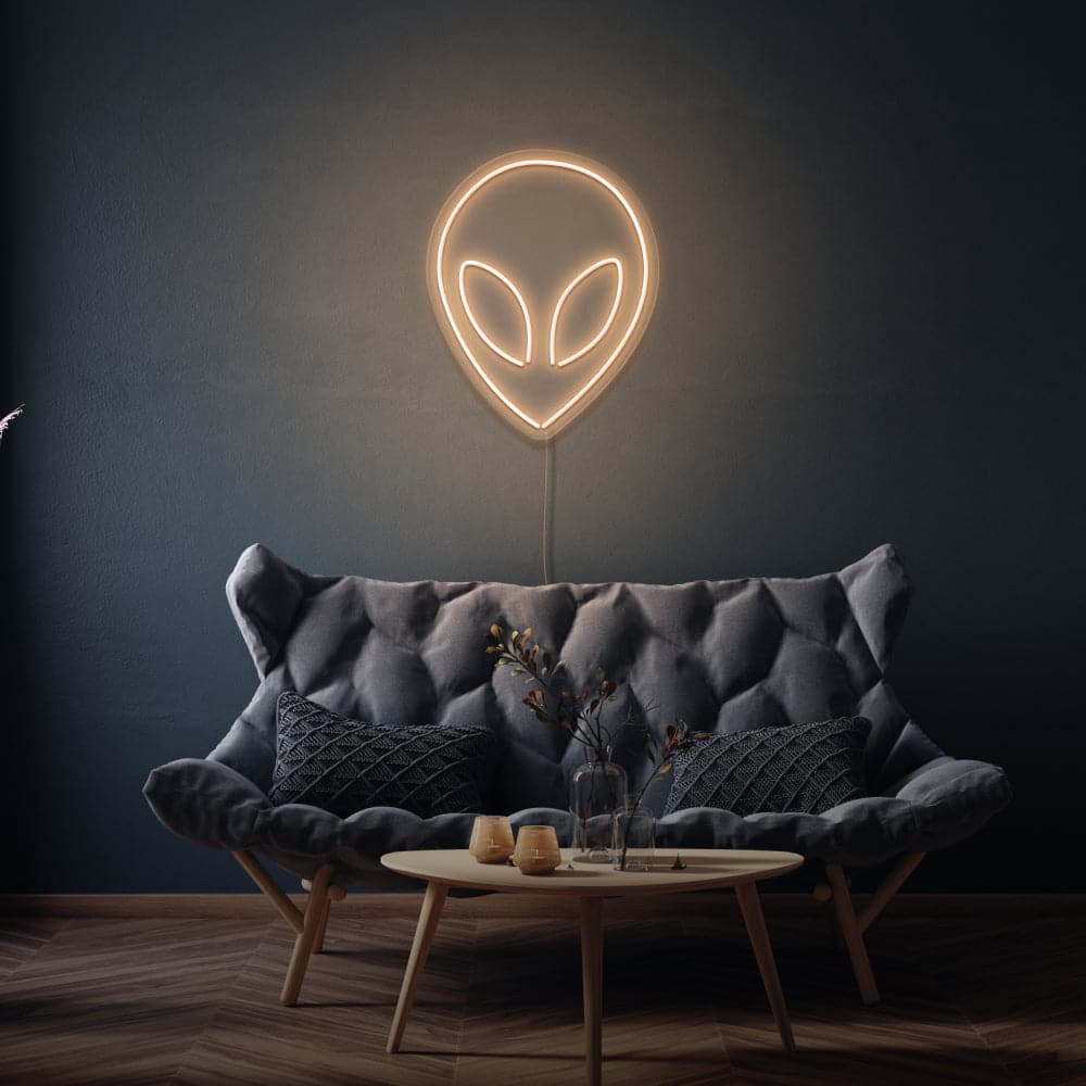 Découvrez notre "Alien Enseigne au néon LED" sur OPLA DESIGN. Personnalisez votre enseigne au néon au Maroc avec notre expertise. Que vous recherchiez une décoration néon LED, un éclairage architectural ou commercial, nous avons tout ce qu'il vous faut. Illuminez votre espace intérieur ou extérieur avec nos enseignes néon sur mesure. Profitez d'un éclairage LED de qualité pour vos bureaux, commerces, hôtels, restaurants et bien plus encore.