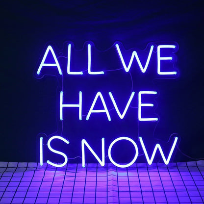 Découvrez notre enseigne néon LED personnalisée "All we have is Now" disponible au Maroc. Ajoutez une touche de décoration néon LED unique à votre espace avec notre éclairage d'ambiance. Que ce soit pour éclairer votre magasin, votre jardin ou votre vitrine, notre enseigne néon LED crée une atmosphère chaleureuse et accueillante. Fabriquée sur mesure, cette enseigne est parfaite pour les établissements commerciaux, les bureaux, les restaurants et bien plus encore. 