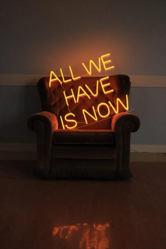 Découvrez notre enseigne néon LED personnalisée "All we have is Now" disponible au Maroc. Ajoutez une touche de décoration néon LED unique à votre espace avec notre éclairage d'ambiance. Que ce soit pour éclairer votre magasin, votre jardin ou votre vitrine, notre enseigne néon LED crée une atmosphère chaleureuse et accueillante. Fabriquée sur mesure, cette enseigne est parfaite pour les établissements commerciaux, les bureaux, les restaurants et bien plus encore. 