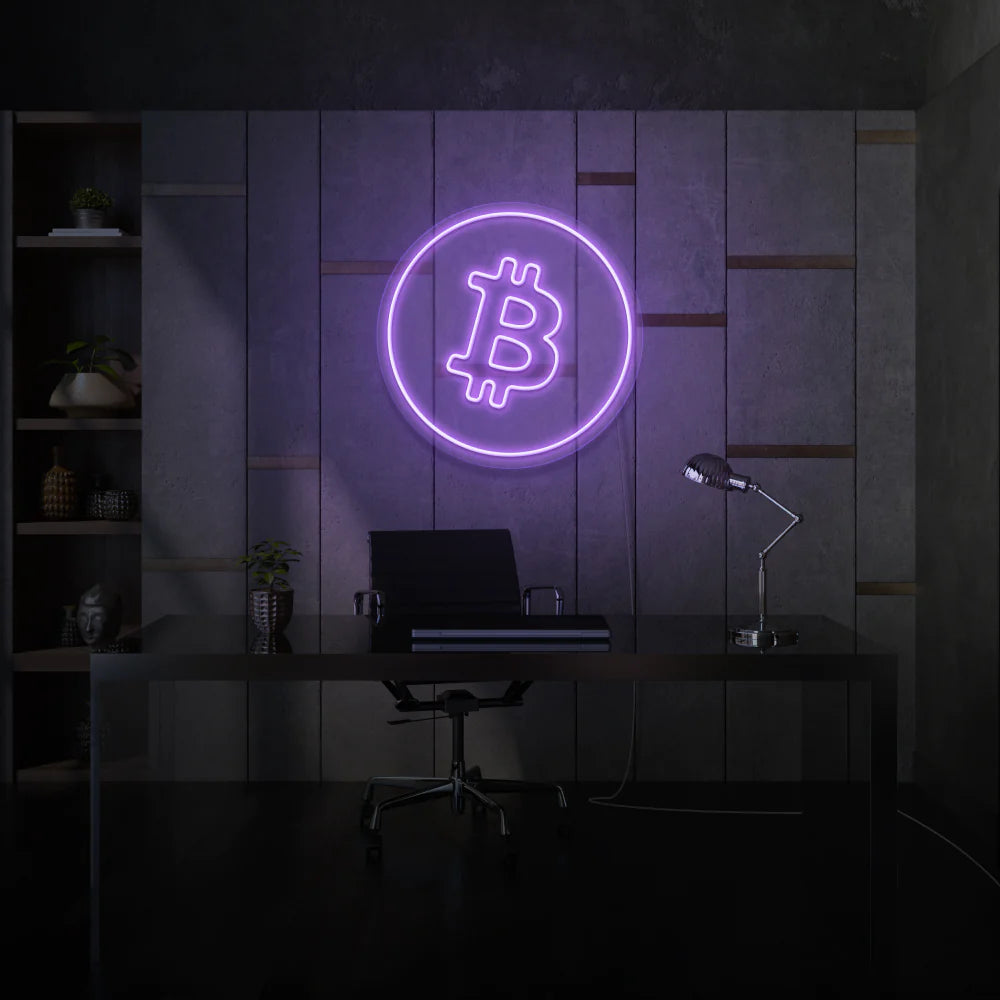 Ajoutez un éclairage exceptionnel à votre intérieur avec notre enseigne néon personnalisée "Bitcoin Logo Enseigne Néon" d'OPLA DESIGN. Utilisant des LED de qualité supérieure, notre enseigne néon donne une touche unique et moderne à votre décoration intérieure. Parfait pour une utilisation dans les magasins, les bureaux, les maisons et les événements spéciaux. Personnalisez-le pour qu'il convienne à votre style. Disponible pour la livraison au Maroc.