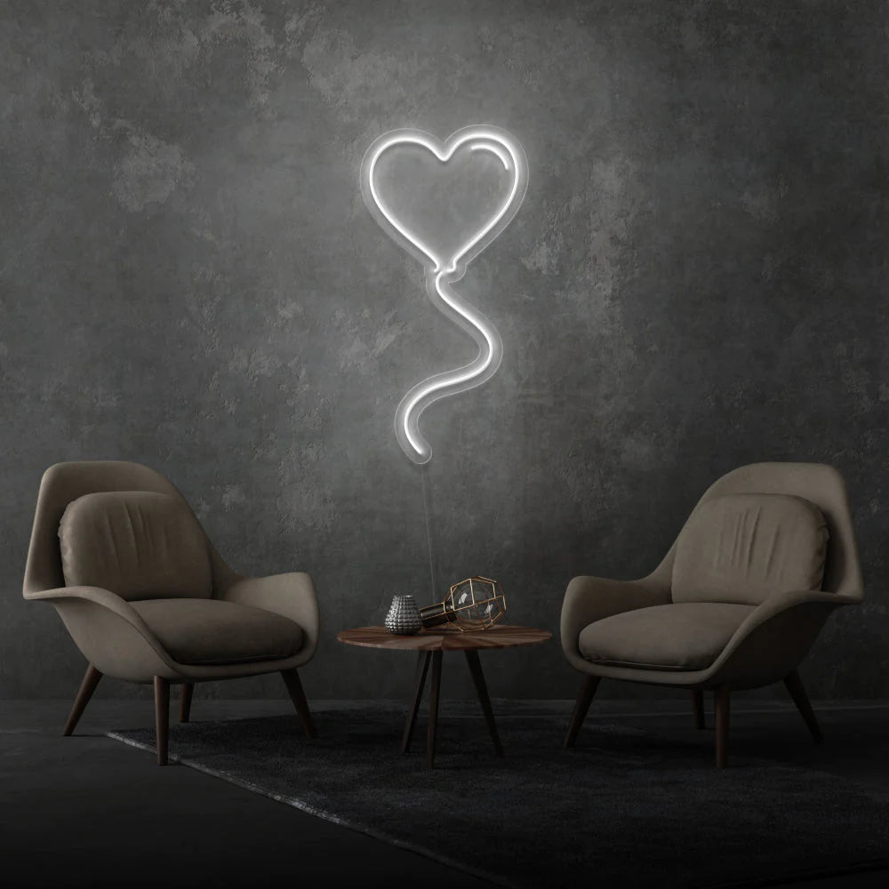 Le Ballon en Forme de Cœur est un produit de décoration néon LED Maroc. parfait pour ajouter une touche romantique et lumineuse à n'importe quel environnement. Ce signe lumineux LED est façonné en forme de cœur et équipé d'ampoules néon LED de haute qualité, qui offrent une belle lueur. 