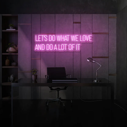 Laissez-vous inspirer par notre enseigne néon LED "Let’s Do What We Love And Do A Lot Of It". Personnalisée selon vos envies, cette décoration néon LED ajoute une touche unique à votre espace au Maroc. Que ce soit pour un éclairage d'accentuation, une ambiance chaleureuse ou une décoration de magasin, notre enseigne néon LED répond à tous vos besoins.