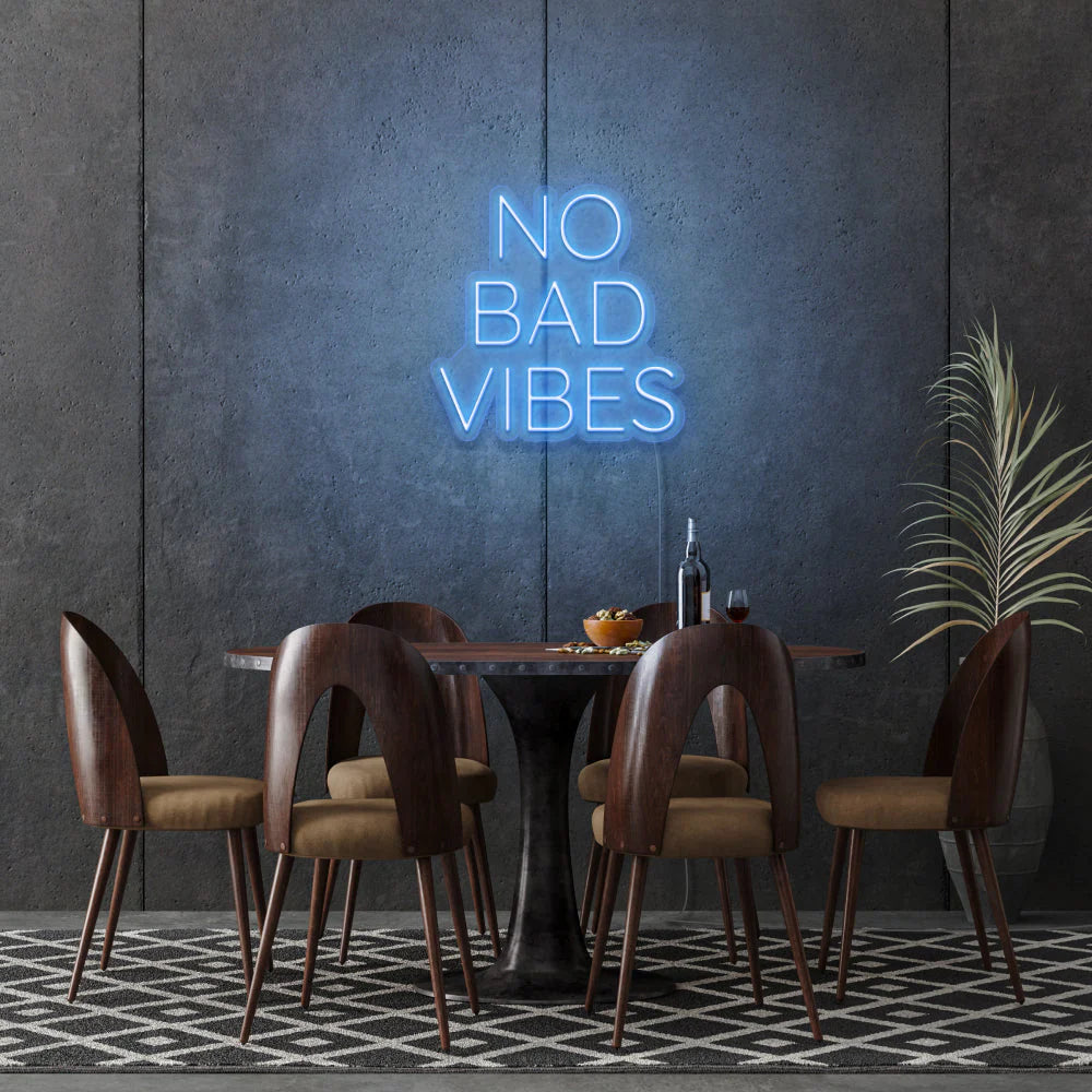 Découvrez notre enseigne au néon LED personnalisée "No Bad Vibes" ! Ajoutez une touche tendance à votre décoration avec cette enseigne lumineuse intérieure/extérieure. Parfaite pour les commerces, les événements spéciaux ou simplement pour créer une ambiance unique chez vous. Fabriquée avec soin, cette enseigne est un éclairage LED de haute qualité, adapté à tous les environnements : résidentiel, commercial, public. 