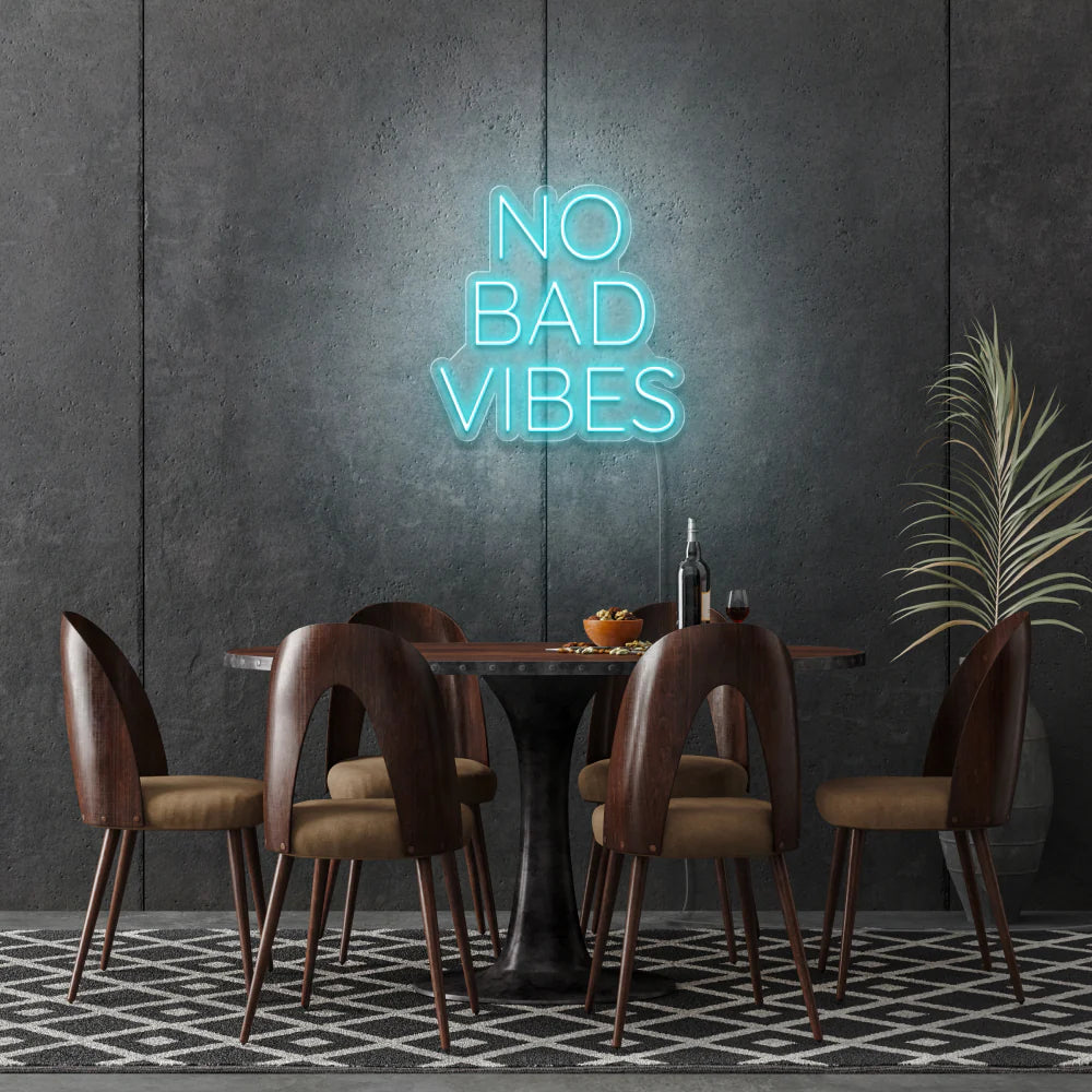 Découvrez notre enseigne au néon LED personnalisée "No Bad Vibes" ! Ajoutez une touche tendance à votre décoration avec cette enseigne lumineuse intérieure/extérieure. Parfaite pour les commerces, les événements spéciaux ou simplement pour créer une ambiance unique chez vous. Fabriquée avec soin, cette enseigne est un éclairage LED de haute qualité, adapté à tous les environnements : résidentiel, commercial, public. 