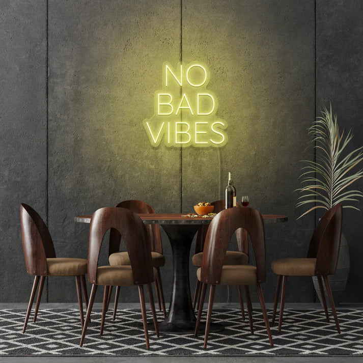 Découvrez notre enseigne au néon LED personnalisée "No Bad Vibes" ! Ajoutez une touche tendance à votre décoration avec cette enseigne lumineuse intérieure/extérieure. Parfaite pour les commerces, les événements spéciaux ou simplement pour créer une ambiance unique chez vous. Fabriquée avec soin, cette enseigne est un éclairage LED de haute qualité, adapté à tous les environnements : résidentiel, commercial, public. 