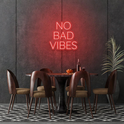 Découvrez notre enseigne au néon LED personnalisée "No Bad Vibes" ! Ajoutez une touche tendance à votre décoration avec cette enseigne lumineuse intérieure/extérieure. Parfaite pour les commerces, les événements spéciaux ou simplement pour créer une ambiance unique chez vous. Fabriquée avec soin, cette enseigne est un éclairage LED de haute qualité, adapté à tous les environnements : résidentiel, commercial, public. 