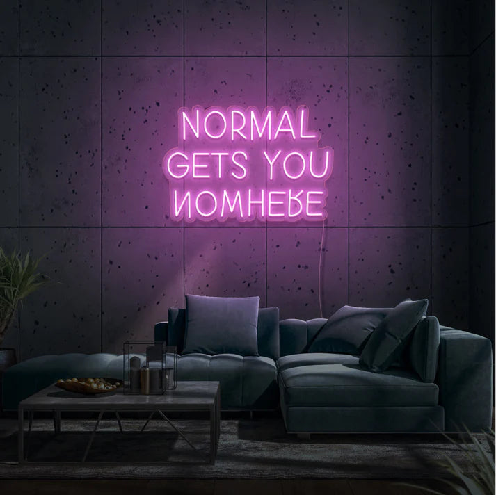 Découvrez notre enseigne néon LED personnalisée "Normal Gets You Nowhere" au Maroc. Ajoutez une touche unique à votre décoration avec notre éclairage architectural néon LED. Parfait pour les espaces commerciaux, les magasins, les jardins et les vitrines. Profitez de la sécurité et de l'efficacité de notre éclairage LED pour créer une ambiance chaleureuse et accueillante. Fabriquée sur mesure, notre enseigne lumineuse néon LED est idéale pour les bars, boutiques, restaurants, mariages et bien plus encore.