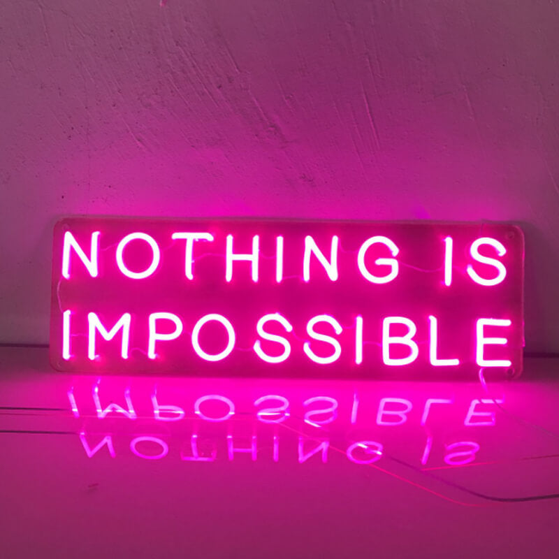 Laissez-vous inspirer par notre enseigne néon LED "Nothing Is Impossible". Personnalisée selon vos envies, cette décoration néon LED apporte une touche unique à votre espace au Maroc. Que ce soit pour un éclairage d'accentuation, une ambiance chaleureuse ou une décoration de magasin, notre enseigne néon LED répond à tous vos besoins. Ajoutez une touche d'originalité à votre jardin, magasin ou vitrine avec notre éclairage extérieur.