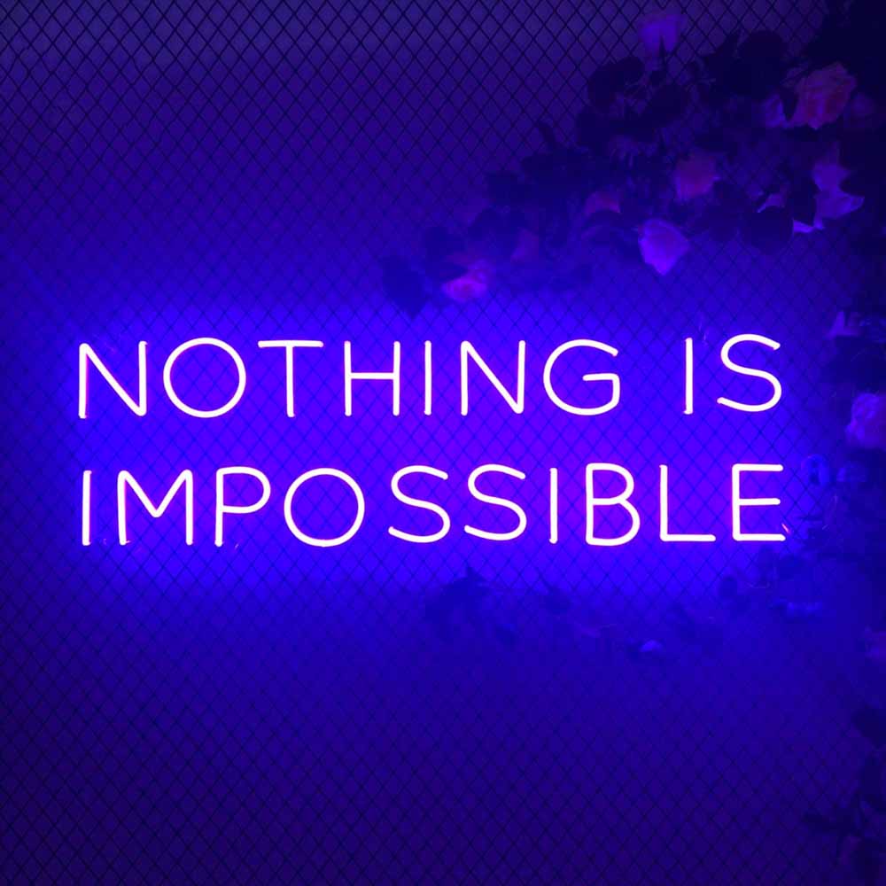 Laissez-vous inspirer par notre enseigne néon LED "Nothing Is Impossible". Personnalisée selon vos envies, cette décoration néon LED apporte une touche unique à votre espace au Maroc. Que ce soit pour un éclairage d'accentuation, une ambiance chaleureuse ou une décoration de magasin, notre enseigne néon LED répond à tous vos besoins. Ajoutez une touche d'originalité à votre jardin, magasin ou vitrine avec notre éclairage extérieur.