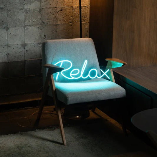 Découvrez notre "Relax" Enseigne Néon LED personnalisée au Maroc, par OPLA DESIGN. Créez une ambiance unique avec notre décoration néon LED, idéale pour l'éclairage architectural, commercial et d'ambiance. Illuminez votre jardin, magasin, vitrine et bien plus encore. Nos enseignes lumineuses LED s'adaptent à tous les besoins, des établissements de restauration aux salons de coiffure, en passant par les boutiques de mode et les bars.