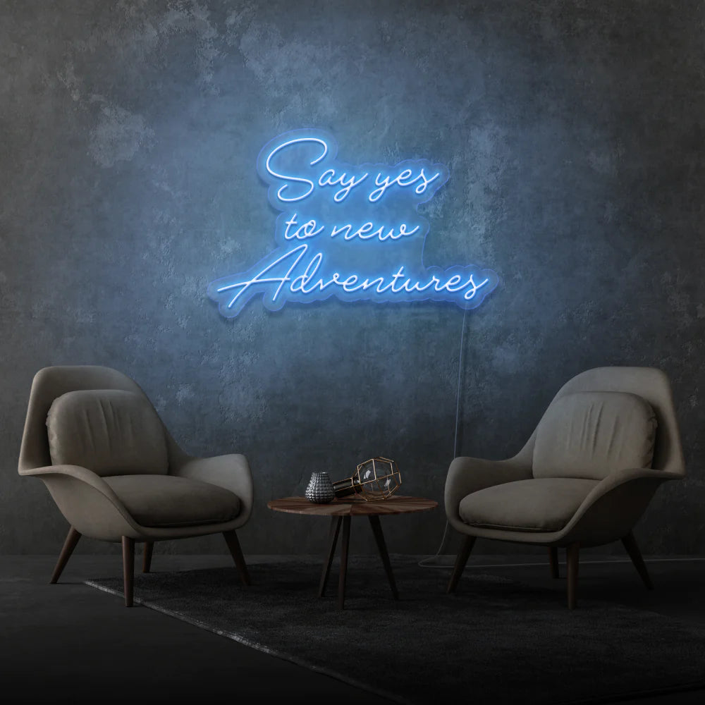 Découvrez notre dernière création chez OPLA DESIGN: l'enseigne néon LED "Say Yes To New Adventures". Personnalisée selon vos préférences, cette enseigne lumineuse apporte une touche unique à votre espace. Idéale pour la décoration néon LED au Maroc, elle est parfaite pour les enseignes de bars, boutiques, restaurants, salons de coiffure, spas et bien plus encore. Avec son éclairage LED, elle offre un éclairage d'ambiance chaleureux et une solution d'éclairage commercial LED efficace