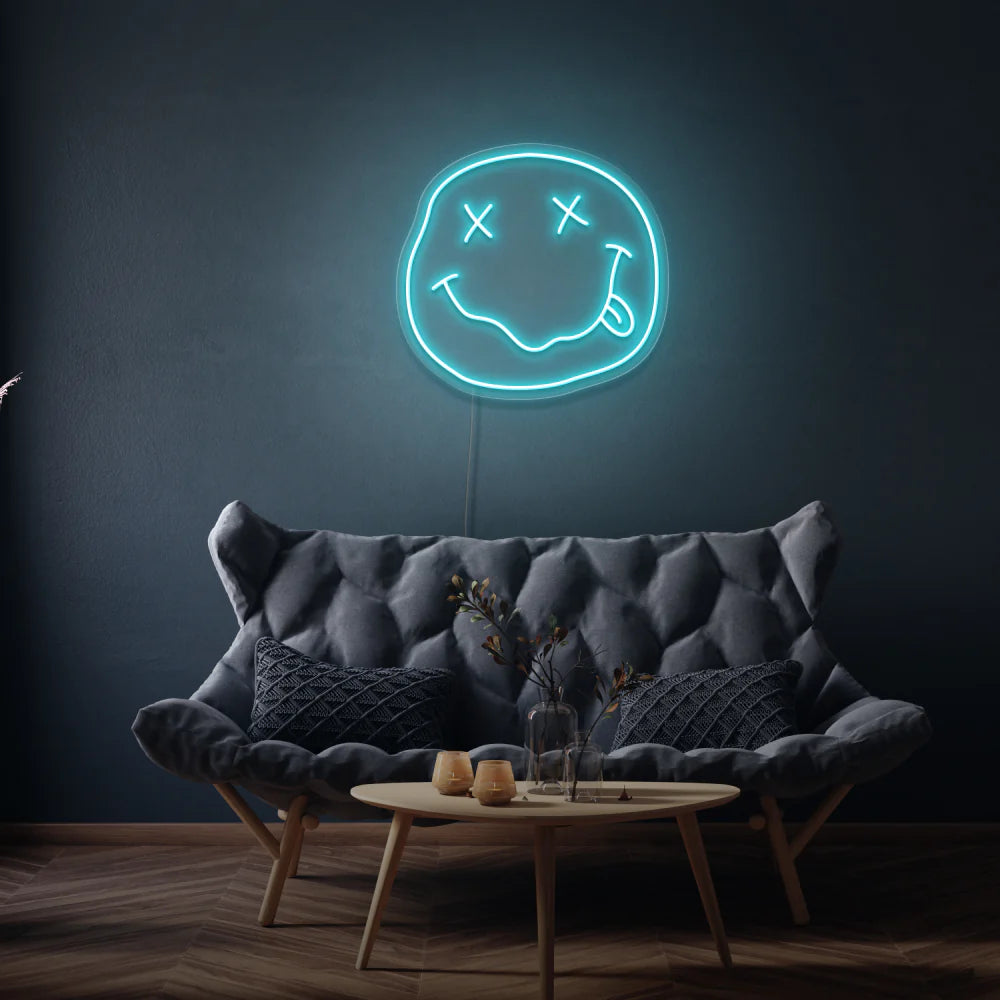 Enseigne Smiley Face néon LED au Maroc. est un choix de décoration néon personnalisée idéal pour éclairer et embellir tous les types d'espace, qu'ils soient commerciaux ou résidentiels. Cette enseigne lumineuse LED peut être utilisée pour créer une ambiance d'accentuation, d'ambiance ou de sécurité, ainsi que pour éclairer les magasins, les jardins et les bureaux. Elle peut être personnalisée pour convenir à toutes sortes de besoins de décoration et peut être achetée à un prix abordable.