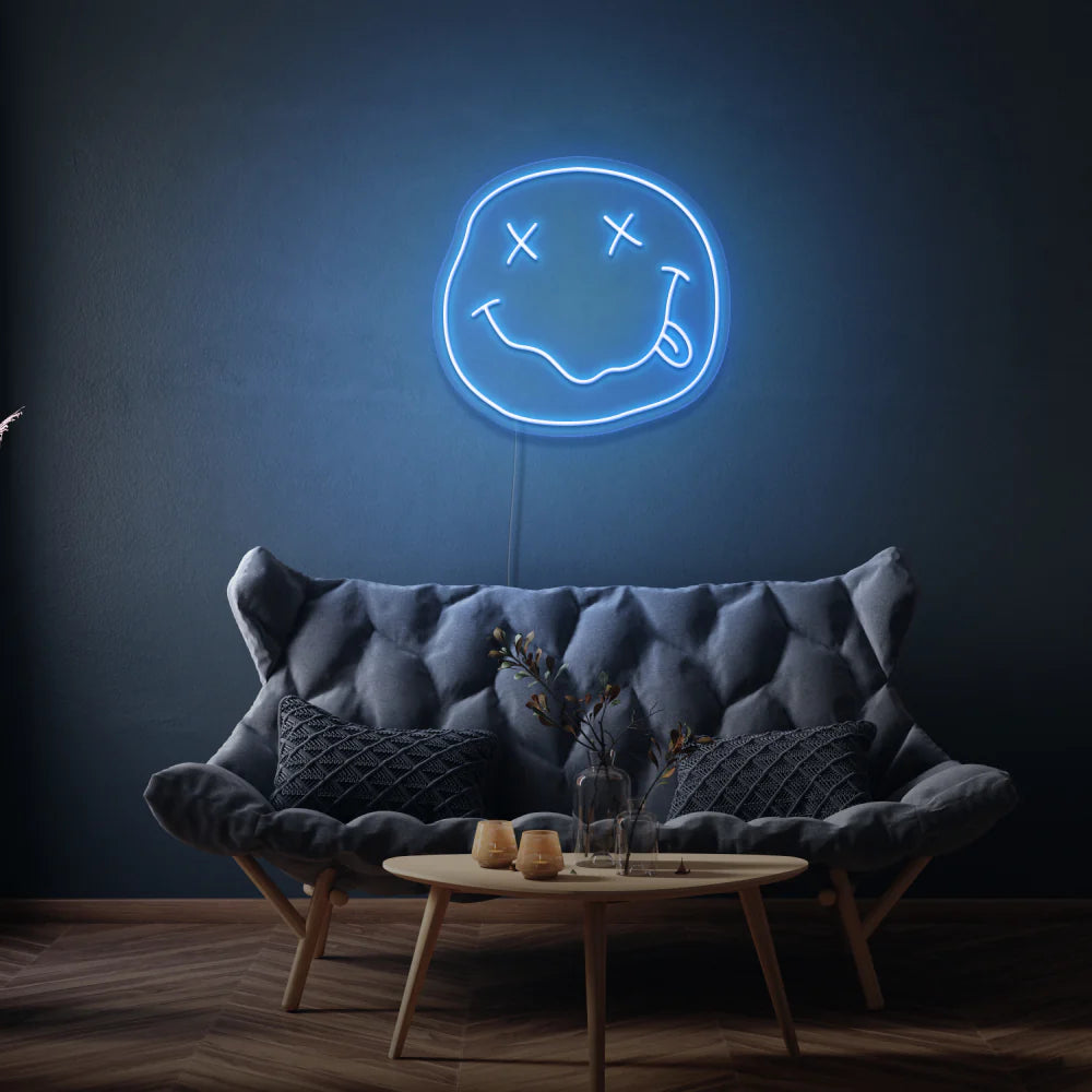 Enseigne Smiley Face néon LED au Maroc. est un choix de décoration néon personnalisée idéal pour éclairer et embellir tous les types d'espace, qu'ils soient commerciaux ou résidentiels. Cette enseigne lumineuse LED peut être utilisée pour créer une ambiance d'accentuation, d'ambiance ou de sécurité, ainsi que pour éclairer les magasins, les jardins et les bureaux. Elle peut être personnalisée pour convenir à toutes sortes de besoins de décoration et peut être achetée à un prix abordable.