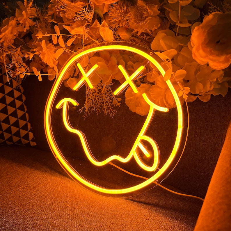 Enseigne Smiley Face néon LED au Maroc. est un choix de décoration néon personnalisée idéal pour éclairer et embellir tous les types d'espace, qu'ils soient commerciaux ou résidentiels. Cette enseigne lumineuse LED peut être utilisée pour créer une ambiance d'accentuation, d'ambiance ou de sécurité, ainsi que pour éclairer les magasins, les jardins et les bureaux. Elle peut être personnalisée pour convenir à toutes sortes de besoins de décoration et peut être achetée à un prix abordable.