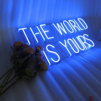 Découvrez "The World Is Yours Enseigne au néon LED" de OPLA DESIGN, Cette enseigne néon LED personnalisée offre une ambiance unique avec son éclairage lumineux intérieur/extérieur. Ajoutez une touche d'élégance à votre entreprise grâce à cette enseigne lumineuse sur mesure, abordable et de qualité professionnelle. Attirez l'attention de vos clients avec style et créez une expérience mémorable. OPLA DESIGN, spécialiste des enseignes LED au Maroc.