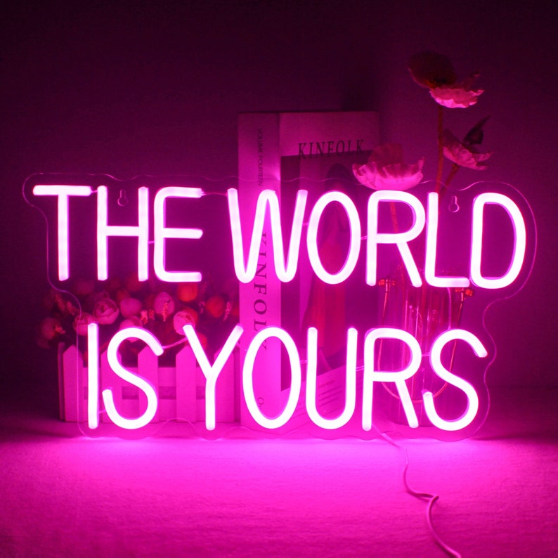 Découvrez "The World Is Yours Enseigne au néon LED" de OPLA DESIGN, Cette enseigne néon LED personnalisée offre une ambiance unique avec son éclairage lumineux intérieur/extérieur. Ajoutez une touche d'élégance à votre entreprise grâce à cette enseigne lumineuse sur mesure, abordable et de qualité professionnelle. Attirez l'attention de vos clients avec style et créez une expérience mémorable. OPLA DESIGN, spécialiste des enseignes LED au Maroc.