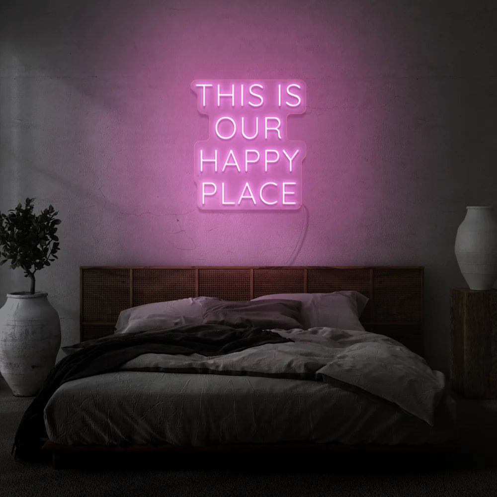 Découvrez "This is Our Happy Place", notre enseigne néon LED personnalisée au Maroc. Idéale pour une décoration néon LED tendance, cette enseigne offre un éclairage d'ambiance unique et personnalisé. Que ce soit pour éclairer votre magasin, votre jardin ou votre vitrine, notre enseigne néon LED crée une atmosphère chaleureuse et accueillante.