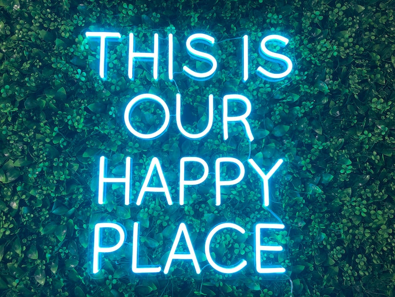 Découvrez "This is Our Happy Place", notre enseigne néon LED personnalisée au Maroc. Idéale pour une décoration néon LED tendance, cette enseigne offre un éclairage d'ambiance unique et personnalisé. Que ce soit pour éclairer votre magasin, votre jardin ou votre vitrine, notre enseigne néon LED crée une atmosphère chaleureuse et accueillante.